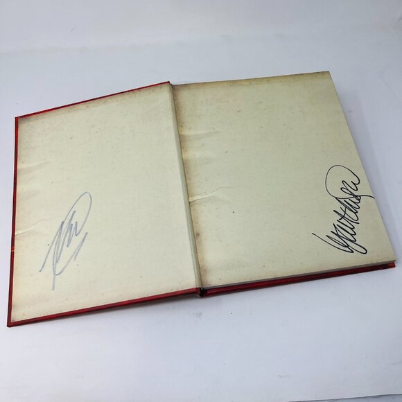 HC 1st SIGNED Kat Von D "High Voltage Tattoo" [2009] LA Ink - Picture 3 of 15